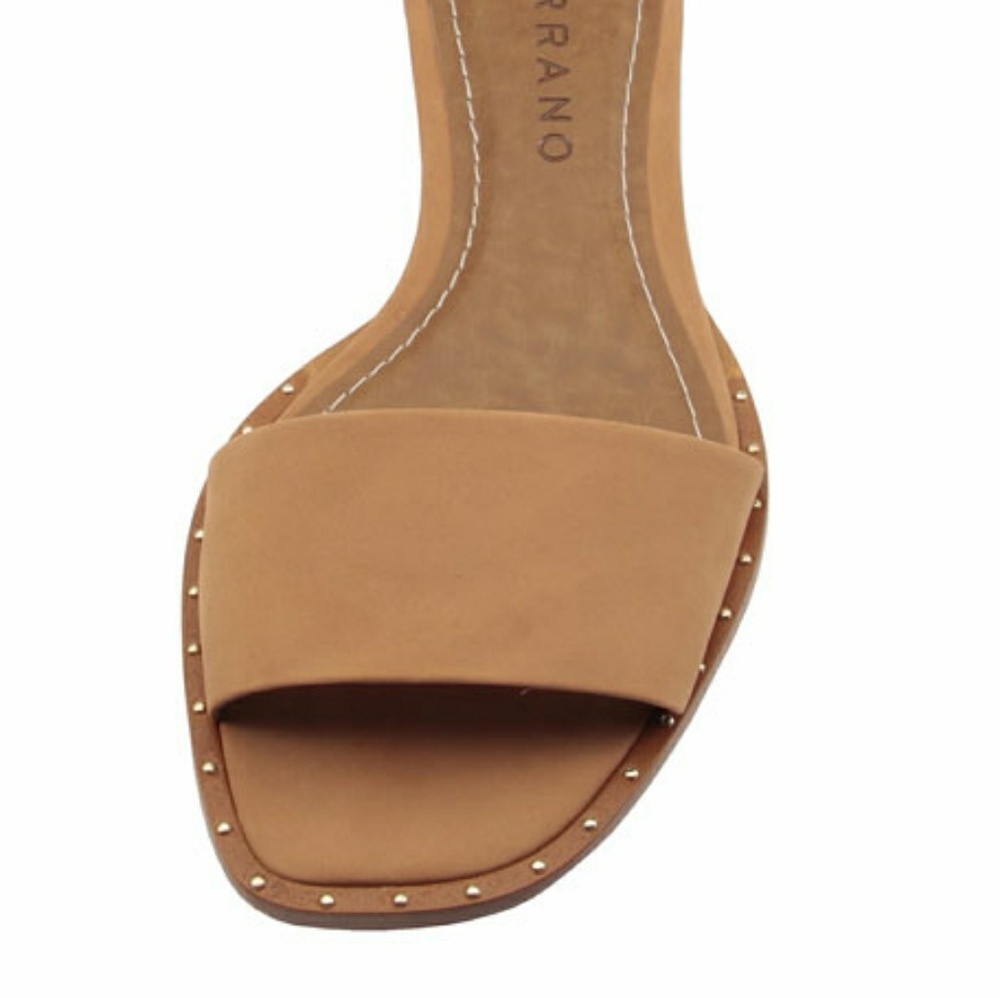 💖Carrano NWOT Belle Leather Studded Flat Sandal